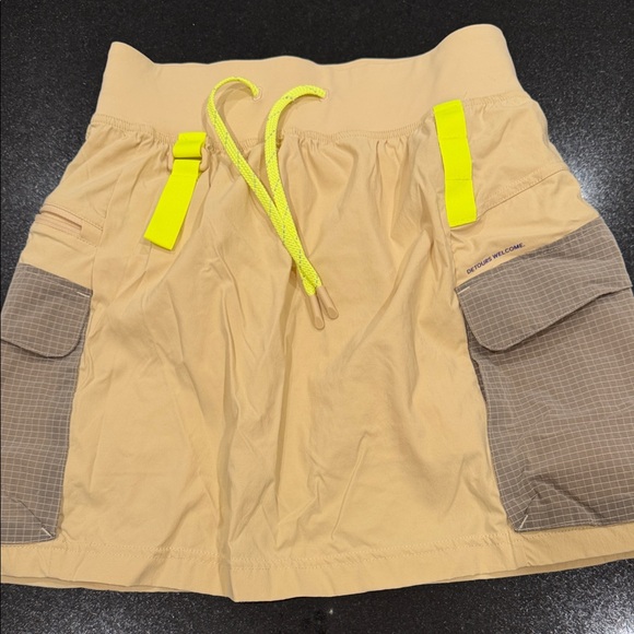 lululemon athletica Dresses & Skirts - Lululemon Athletica Tan Skirt with Yellow Accent